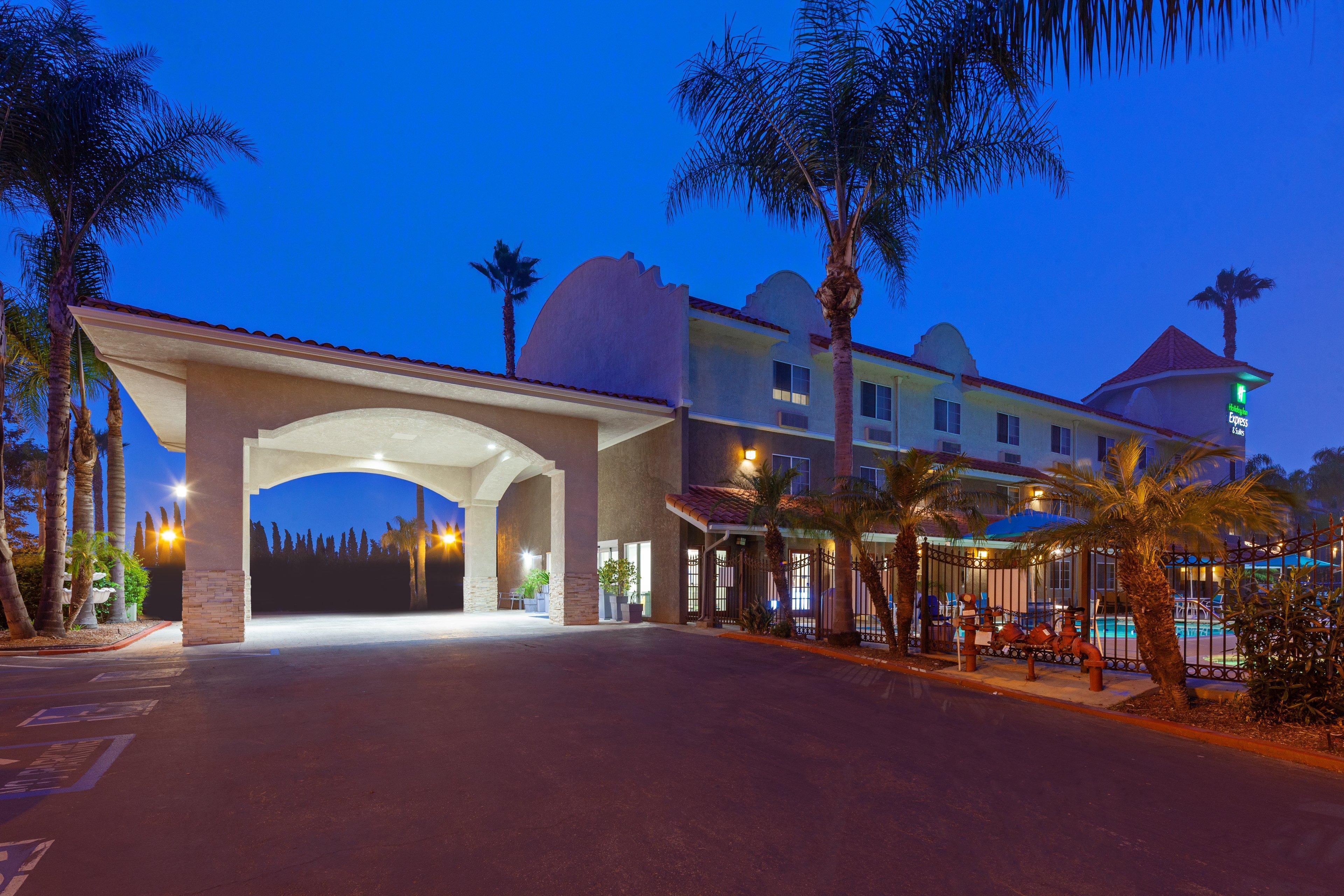 Holiday Inn Express Hotel & Suites San Diego-Escondido By Ihg Bagian luar foto