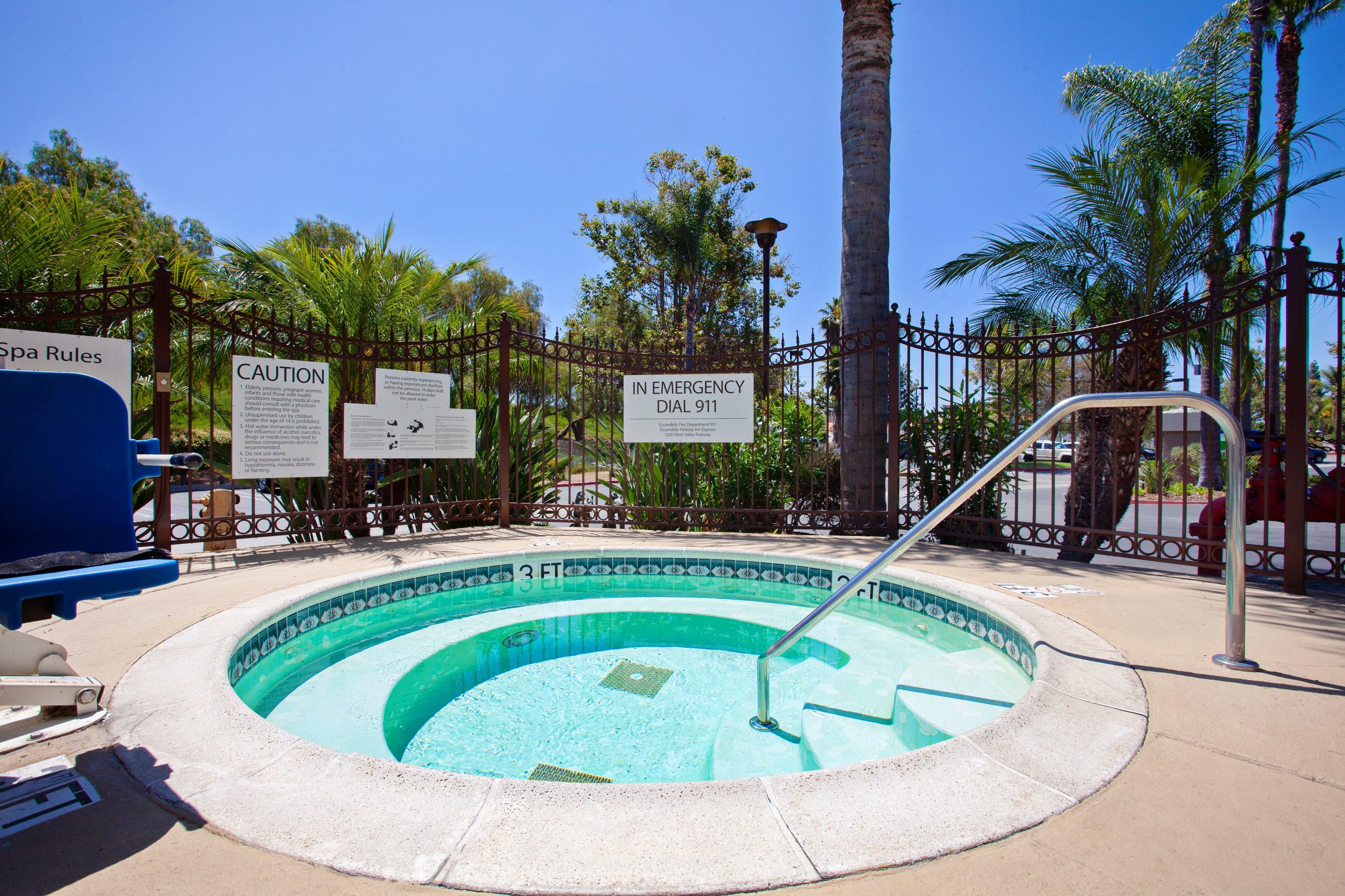 Holiday Inn Express Hotel & Suites San Diego-Escondido By Ihg Bagian luar foto