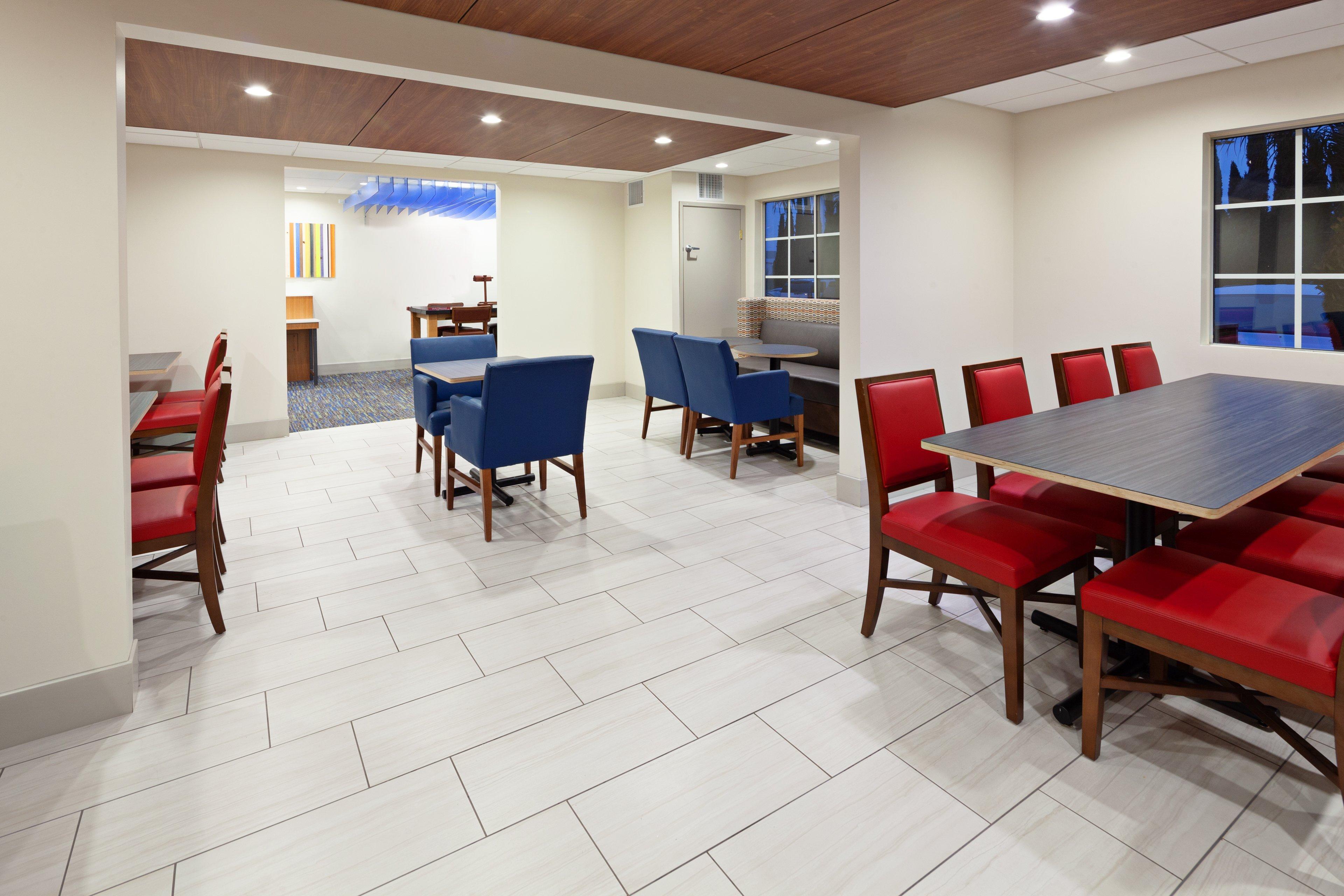Holiday Inn Express Hotel & Suites San Diego-Escondido By Ihg Bagian luar foto