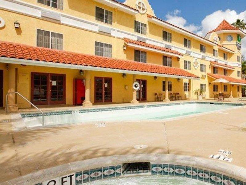 Holiday Inn Express Hotel & Suites San Diego-Escondido By Ihg Bagian luar foto