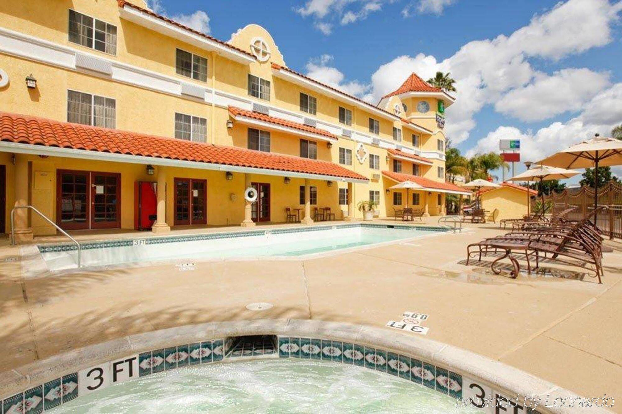 Holiday Inn Express Hotel & Suites San Diego-Escondido By Ihg Bagian luar foto